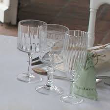 Verres A Pied A Eau Flutes Etc Plusieurs Tailles Disponible A La Location Verre A Pied Deco Mariage Vintage Vaisselle Vintage