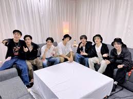 DeDe Lay🇲🇲💜🇰🇷 (@DeDeLay17)