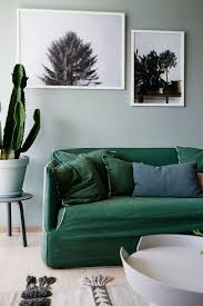 Du Vert Profond Dans Ma Deco Myhomedesign Canape De Couleur Deco Interieure Canape Vert