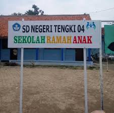 Meskipun disebut sebagai lembaga pendidikan, akan tetapi kekerasan justru sering lahir dari tempat ini. Sekolah Ramah Anak Di Kampung Telor Asin Kompasiana Com