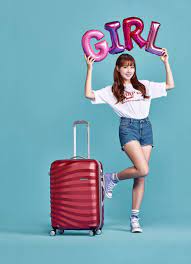 「american tourister 旅行箱」 化妝產品 「etude house 化妝品」 手機遊戲 「棒球經理 手機遊戲」 線上遊戲 「突擊風暴線上遊戲」 食品 「hosigi chicken炸雞」 手錶品牌 「swatch 手錶」 眼鏡品牌 「red bull eyewear 眼鏡」 線上遊戲 「mstar 線上遊戲」 休閒服飾 「樂天世界水上樂園」 化妝. Gfriend X American Tourister Yerin Kpop Girl Groups Kpop Girls Korean Girl