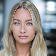 Lily Barnes's Instagram, Twitter & Facebook