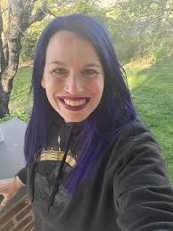 Holiday are over 🥲 I'm back to the office!👋🏻👊🏻 Let's start my routine  again with this purple beauty 💜