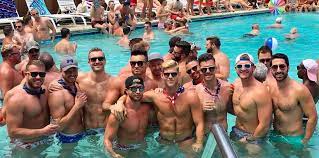 30 Fabulous USA Gay Resorts To Try On Your Next Gaycation! 🌈