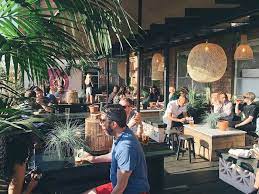 Situated Just A Short Walk From Broadway Market One Of The Best Food Markets In London In The Former Platform Bar You Ll Find London Life London London Bars