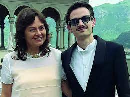 Like they love trash probably they're gonna love him. La Mamma Di Fabio Rovazzi Da Piccolo Mi Regalava Un Fiore Ogni Giorno Corriere It