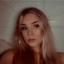 Mary Holder's Instagram, Twitter & Facebook