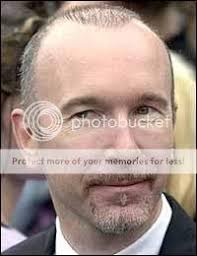 Qual é a parada com o gorro? : r/U2Band