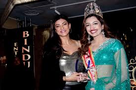 In a video that has resurfaced online, sushmita reveals her. Sushmita Sen Honored Miss India Worldwide Shree Saini With Women Hero Award At The South Asian Women Empowerment Punekar News