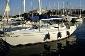 Cabinato a vela d'epoca progetto di carlo sciarrelli di mt 13 esente tasse 8 posti letto e 12 posti in navigazione cucina tre fuochi e forno ecoscandaglio garmin e plotter cartografico a colori garmin gruppo elettrogeno mase da 3,5 kw vhf fisso e portatile rina appena rinnovato Barca A Vela Usata Mariver Pierrot 925 Yacht E Vela