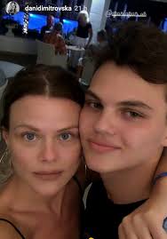 СИНОТ НА ДАНИ, РЕЧИСИ ПОЛНОЛЕТЕН: Го карам Лазар кога ми ја зима гитарата