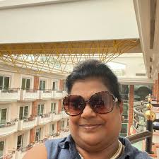 Could anyone please advise me wether I should change pounds to Mauritius  rupees in Mauritius airport and would there be a long queue for this will  be arriving at 7 am in