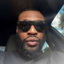 Ruben Faz's Instagram, Twitter & Facebook