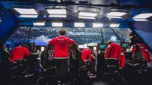 Inven Reactions To Worlds Finals Faker S Tears Ambition S Bat Deft Alpaca Memes Lck Juicy
