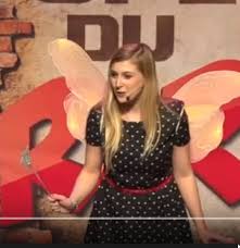 Du haut de ses 30 ans, elle est à l'affiche de son one woman show le diable est une gentille petite fille, en tournée dans toute la france. Laura Laune L Humoriste Qui Dechire