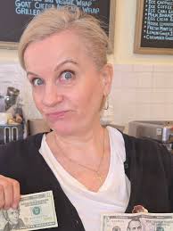 Looking for someone to clean my apartment. Any suggestions for someone who  does house cleaning? 🧹 🧼 🧽