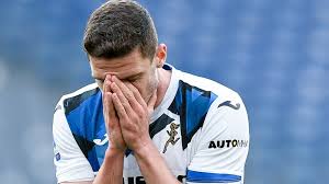 90 team of the season so far gosens player review! Robin Gosens Sieht Gelb Rot Atalanta Bergamo Stellt Sich Ein Bein Kicker