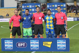 Οι γηπεδούχοι προσπάθησαν να βγάλουν ενέργεια στο γήπεδο. Eikones Apo Tis Kerkides Kai To Ghpedo Toy Panaitwlikoy Agriniopress