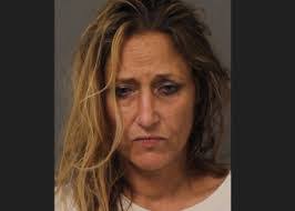 Lynn Bratton's Instagram, Twitter & Facebook