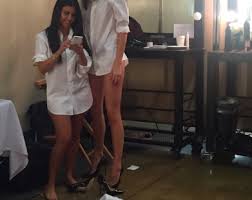 Kendall jenner is not only a tall lady but also quite slim. Marie Claire On Twitter The Height Difference Between Kendall Jenner And Kourtney Kardashian Is Hysterical Http T Co G01xb1g5qs Http T Co Ktwdmxou1j