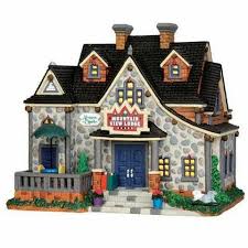 Pin By Kiki Noel On Maison De Noel In 2020 Lemax Christmas Village Christmas Village Houses Christmas Villages