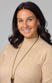 Heidi Pearce's Instagram, Twitter & Facebook