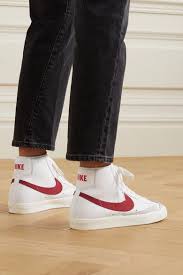 Blanc Baskets Montantes En Cuir A Finitions En Daim Blazer Mid 77 Vintage Nike Nike Blazers Outfit Sneakers Fashion Aesthetic Shoes