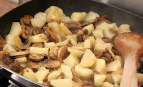 Postul craciunului 2017 a inceput deja, iar meniurile alimentare pentru cei care isi doresc sa urmeze tot postul ne limiteaza din posibilitati, tinand cont ca trebuie sa renuntam complet la carne pentru a veni in ajutorul dvs., va prezentam o reteta de post deosebita, de chiftelute de post, cu ciuperci si cartofi. Mancare De Post Cu Cartofi Si Ciuperci Gustoase Net