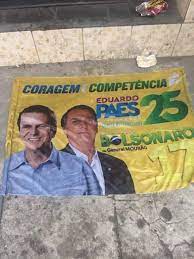 Prefeito eleito do rio empregou mãe dos filhos ao longo de duas gestões, já recebeu elogios de flávio e classificou carlos como vereador muito correto. Eduardo Paes Faz Campanha Com Material Com Nome E Foto De Bolsonaro
