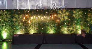Bring Your Event To The Next Level With A Full Background Greenwall Made Of Our Artificial Boxwood Livi Boxwood Backdrop Light Backdrop Artificial Green Wall