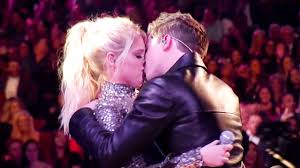 It cuts off right as meghan pulls charlie toward her! Charlie Puth Clears Up His Relationship Status With Meghan Trainor After Amas Kiss Youtube