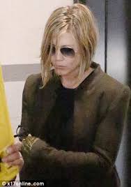 The actress admits she looked up to a different tv icon's hairstyle. Jennifer Aniston S Iconic Hairstyles Tracked Over The Years Daily Mail Online