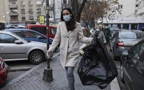 Jun 07, 2021 · protestatara de serviciu a rtv, codruta cerva, și alte două persoane care au aruncat saci de gunoi, duminică, 6 iunie 2021, în fața primăriei sectorului 1 și la locuința edilului clotilde armand au fost sancționate contravențional cu suma totală de 36.000 de lei, au declarat pentru g4media.ro surse din poliția locală a sectorului 1. Primarul Clotilde Armand A Notificat Romprest CÄƒ Va Rezilia Contractul DacÄƒ In 24 De Ore Nu Va PlÄƒti Sortatorii È™i DacÄƒ Nu Va Ridica Gunoiul De Pe StrÄƒzi