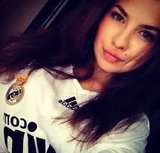 الجميلات هن الرياليات غير هيك ماعنا 😍 شو توقعاتكم لكلاسيكو الليلة ؟ #ديالا  😎👊