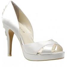 Menbur is a spanish footwear and accessories company founded in 1967. Menbur Innovias