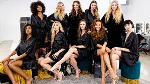 Der französische modedesigner manfred thierry mugler sowie die beiden starfotografen rankin und ellen von unwerth. Gntm 2020 Die Geheimnisse Der Topmodels