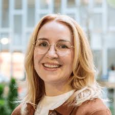 Alora Paulsen: Internet Researcher