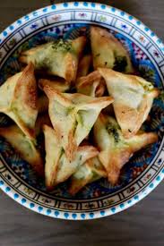 Le mezza ou mezzé est un ensemble de plats variés, servis comme entrées sur une table libanaise, généralement à midi ou le soir, et qui sont suivis par le plat principal (qui peut varier de grillades de viande ou poulet. Fatayer Recette Traditionnelle Libanaise 196 Flavors