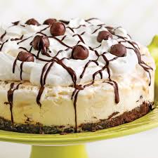 Tarte A La Creme Glacee Et Boules De Chocolat Au Lait Malte Desserts Food Ice Cream Cake Recipe
