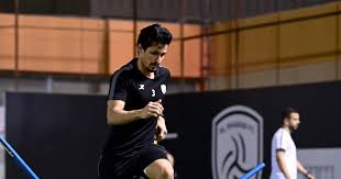 تفاعل عبدالله العنزي حارس مرمى فريق النصر مع حادثة منع خالد الغامدي لاعب النصر من دخول التدريبات وكتب تغريدة: D93bf 7knyf Im