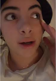 Julia Araujo (@strawhatjulia)