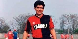Dec 01, 2020 · maradona, for instance, was wearing that same shirt when, on october 7, 1993, he debuted for newell's against ecuador's emelec. Newell S Lanzo Al Mercado La Replica Oficial De La Camiseta Que Maradona Uso En 1993 Como Se Consigue Marketing Registrado La Comunidad Del Marketing Deportivo