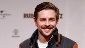 Klaas heufer umlauf das portrait circus halligalli classics prosieben. Klaas Heufer Umlauf Privat Eher Ein Ruhigerer Typ Bunte De