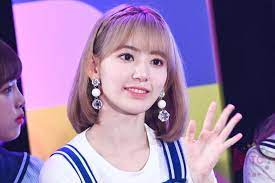 Iz*one 宮脇咲良 の人間性が話題を呼んでいる。 日韓合同グローバル・アイドルグループ iz*one（アイズワン） は、3月13日と14日の2日間に渡り、オンラインコンサート 「one, the story」 を開催。 3wpqmofxqtclmm