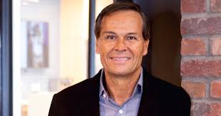 Former Indiana commerce chief launches bid for governor