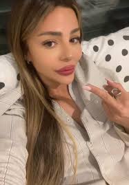 ‏אני פה כדאי להגיד לכן שלפני בילוי יוצא טיקטוקים זהב 😝