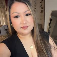 Looking for makeup and hairstylists near Alief,TX for 2 Quinceaneras and  their mom for April. Please send pictures of your work. Thank you! 🙏