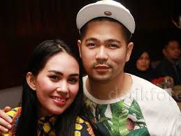 Kartika putri punya cowo baru eric iskandar ngaku cemburu. Dulu Bantah Pacaran Erick Kini Minta Doa Soal Nikahi Kartika Putri