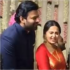 As prabhas celebrate his 40th birthday, anushka shetty's special wish stood out. Prabhas And Anushka Shetty S Throwback Candid Moment From A Wedding Is All Things Cute Watch Video Pinkvilla
