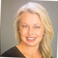 Lisa Laviolette's Instagram, Twitter & Facebook